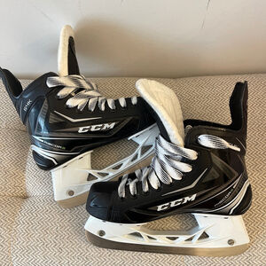 CCM Ribcor 64K Youth Ice Hockey Skates Black Silver Green Size 3.5 – Like New